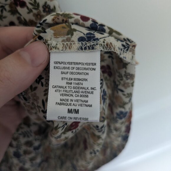 2/$15 - Pleione sleeveless floral top - Picture 4 of 7